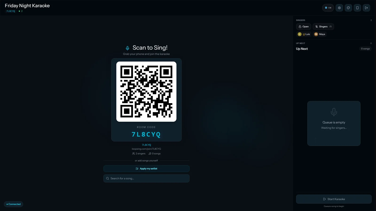 Die Lobby auf dem Fernseher: ein großer QR-Code, der Raumcode 7L8CYQ, die Sängerliste und eine leere Als-Nächstes-Spalte